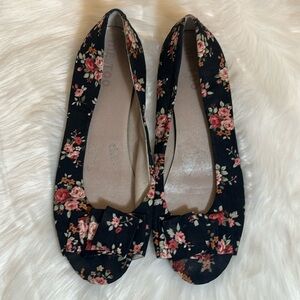 Me Too Floral Open Toe Flats